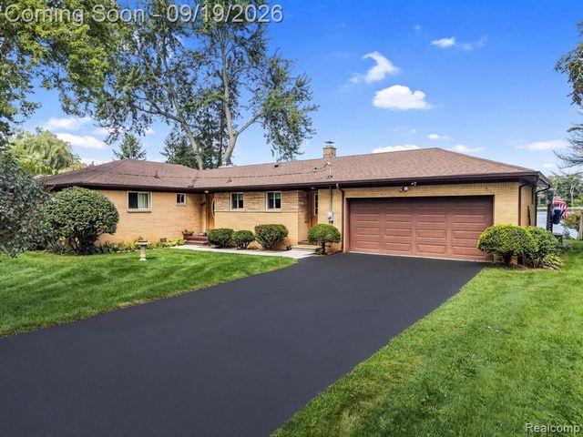 7139 Capri Drive, White Lake, MI 48383