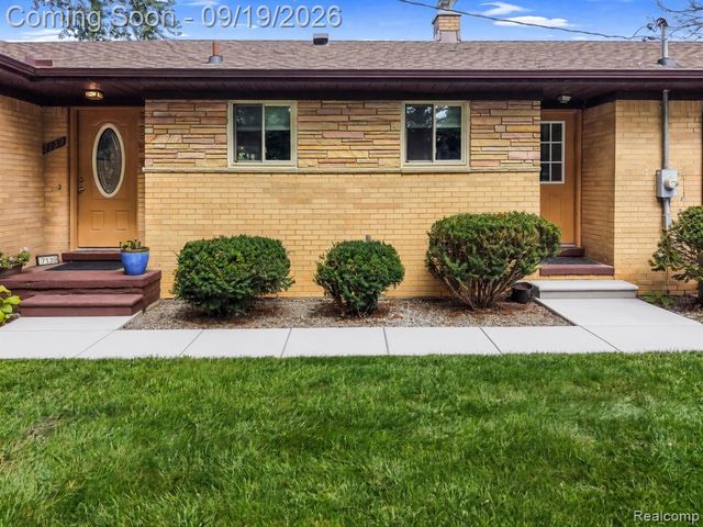 7139 Capri Drive, White Lake, MI 48383