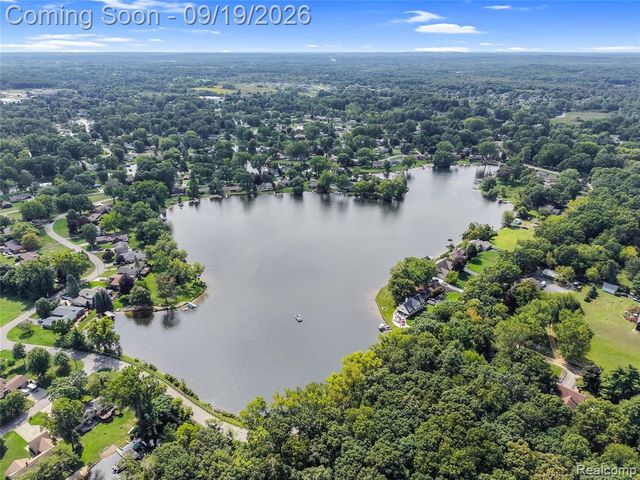 7139 Capri Drive, White Lake, MI 48383