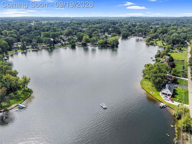 7139 Capri Drive, White Lake, MI 48383