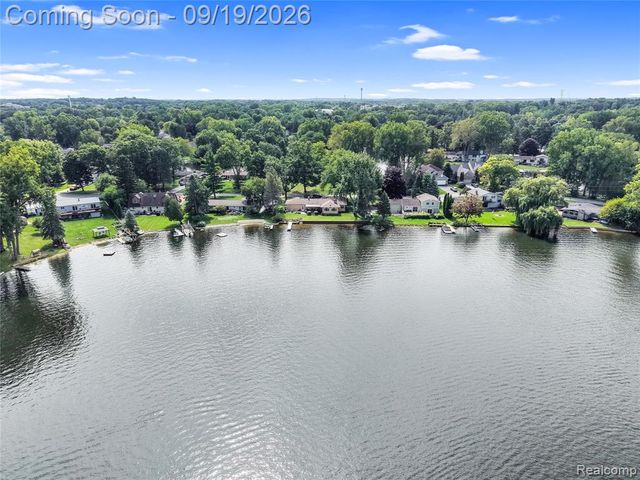 7139 Capri Drive, White Lake, MI 48383