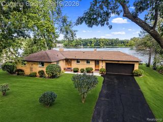 7139 Capri Drive, White Lake, MI 48383