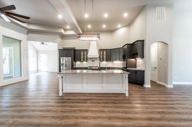 2172 Greentree Drive, Huntsville, TX 77340