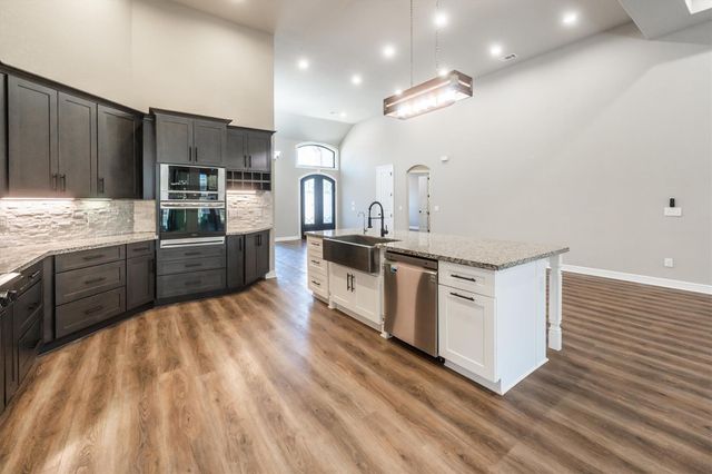 2172 Greentree Drive, Huntsville, TX 77340