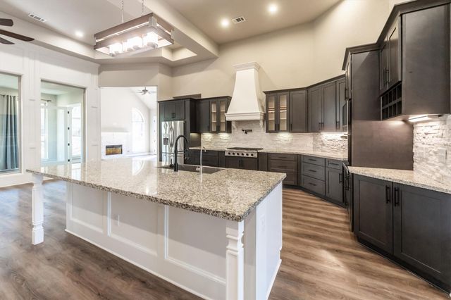 2172 Greentree Drive, Huntsville, TX 77340