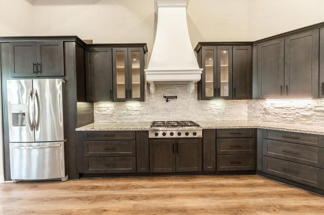 2172 Greentree Drive, Huntsville, TX 77340