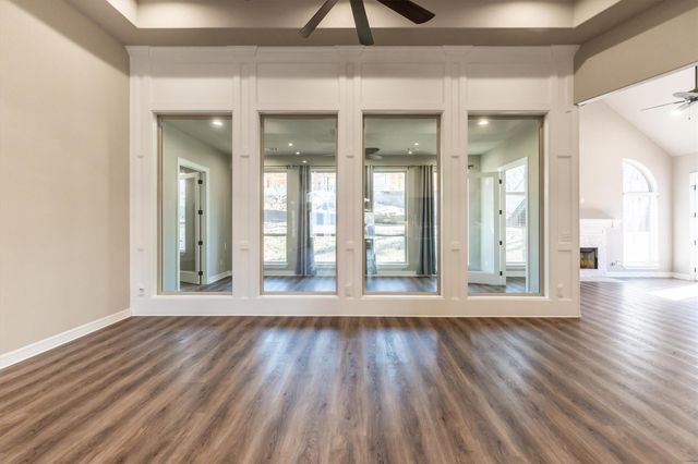 2172 Greentree Drive, Huntsville, TX 77340