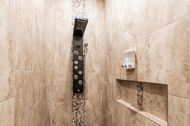 2172 Greentree Drive, Huntsville, TX 77340