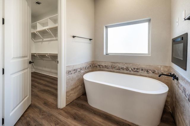 2172 Greentree Drive, Huntsville, TX 77340