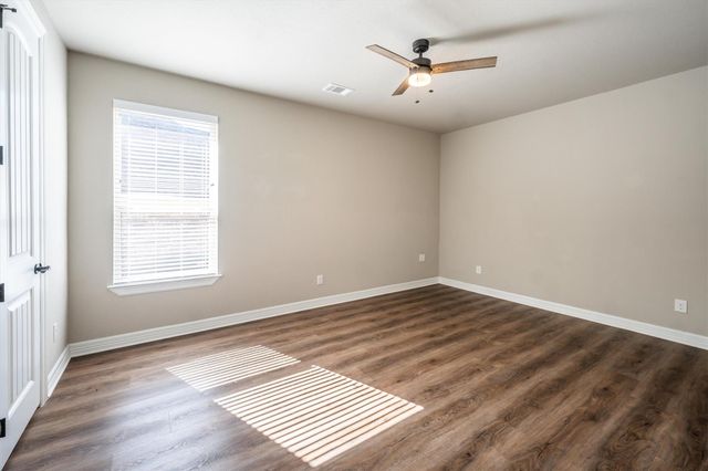 2172 Greentree Drive, Huntsville, TX 77340