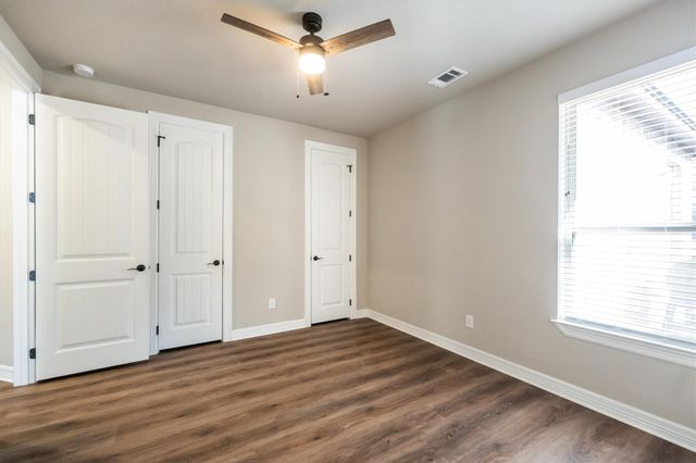 2172 Greentree Drive, Huntsville, TX 77340