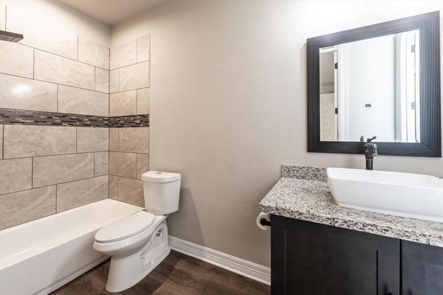 2172 Greentree Drive, Huntsville, TX 77340