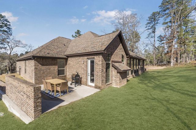 2172 Greentree Drive, Huntsville, TX 77340