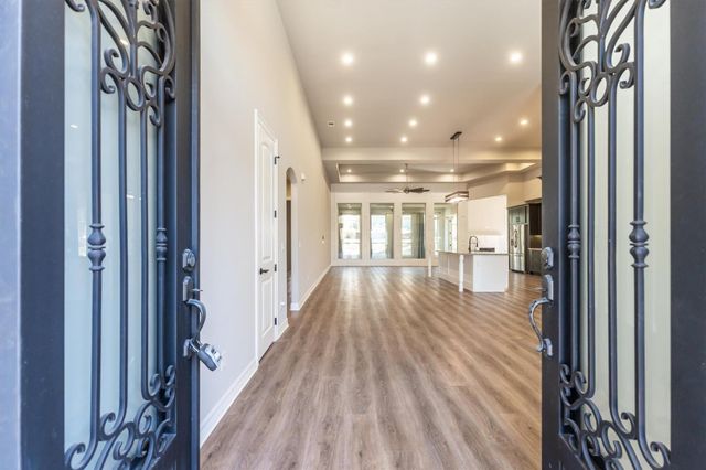 2172 Greentree Drive, Huntsville, TX 77340