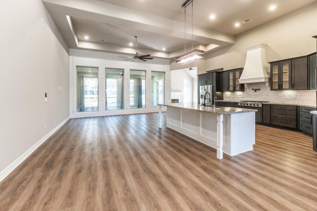 2172 Greentree Drive, Huntsville, TX 77340