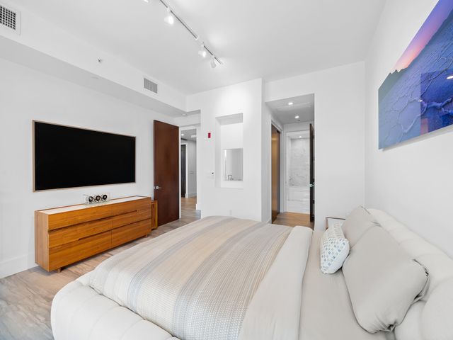 161 ISLE OF VENICE Drive 204, Fort Lauderdale, FL 33301
