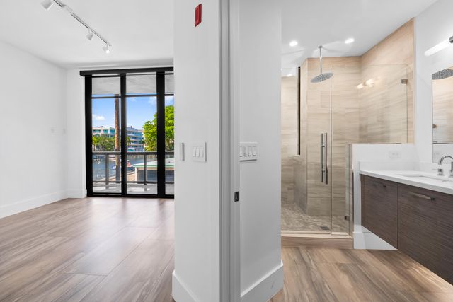 161 ISLE OF VENICE Drive 204, Fort Lauderdale, FL 33301