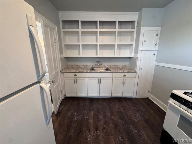 856 Niagara Street Upper Front, Buffalo, NY 14213