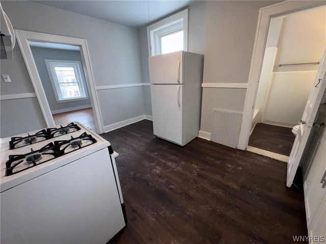 856 Niagara Street Upper Front, Buffalo, NY 14213