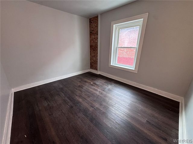 856 Niagara Street Upper Front, Buffalo, NY 14213