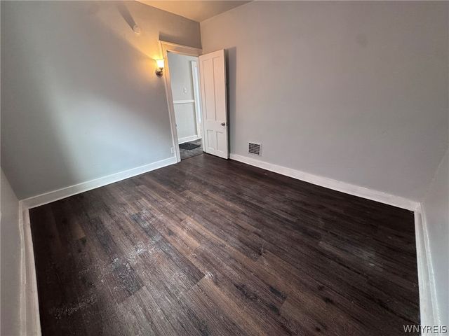 856 Niagara Street Upper Front, Buffalo, NY 14213