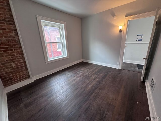 856 Niagara Street Upper Front, Buffalo, NY 14213