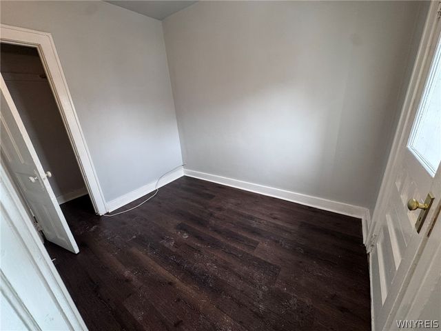 856 Niagara Street Upper Front, Buffalo, NY 14213