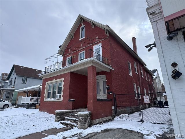 856 Niagara Street Upper Front, Buffalo, NY 14213