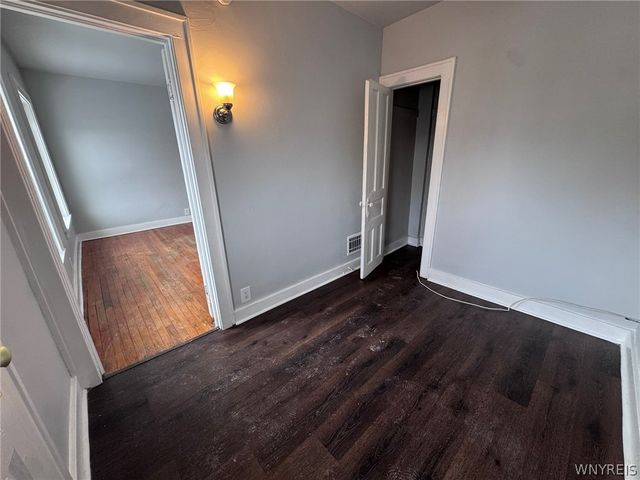 856 Niagara Street Upper Front, Buffalo, NY 14213