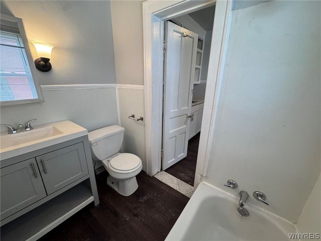 856 Niagara Street Upper Front, Buffalo, NY 14213