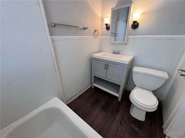 856 Niagara Street Upper Front, Buffalo, NY 14213