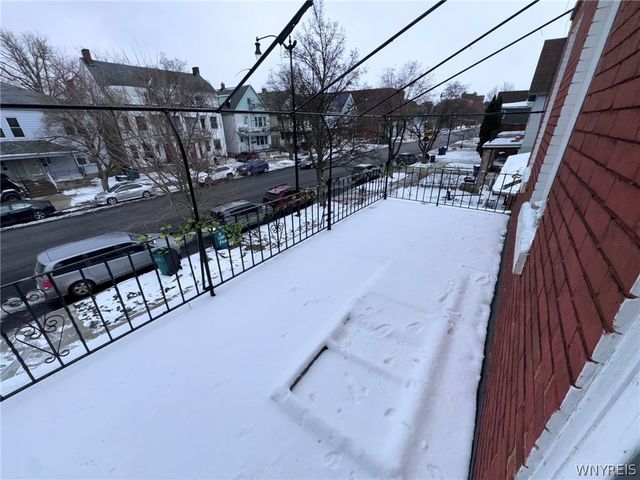 856 Niagara Street Upper Front, Buffalo, NY 14213