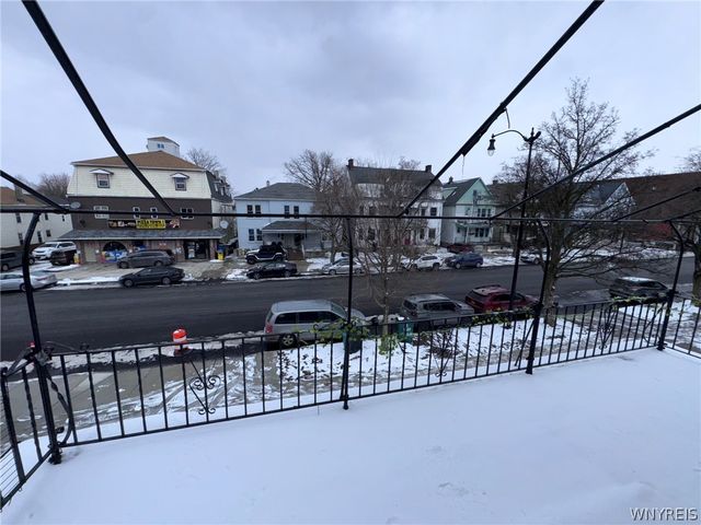 856 Niagara Street Upper Front, Buffalo, NY 14213