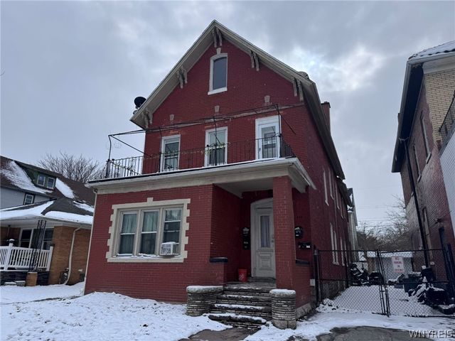 856 Niagara Street Upper Front, Buffalo, NY 14213