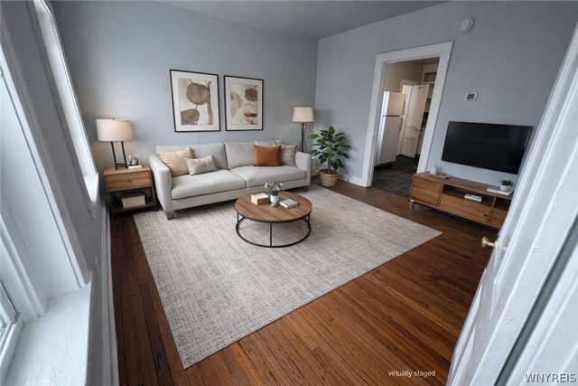 856 Niagara Street Upper Front, Buffalo, NY 14213