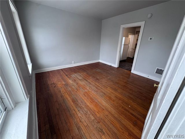 856 Niagara Street Upper Front, Buffalo, NY 14213