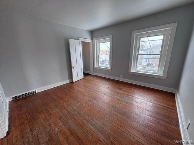 856 Niagara Street Upper Front, Buffalo, NY 14213