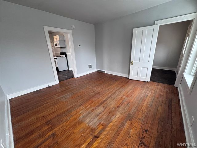 856 Niagara Street Upper Front, Buffalo, NY 14213