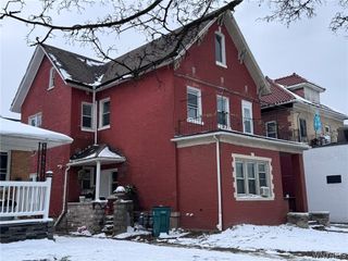 856 Niagara Street Upper Front, Buffalo, NY 14213