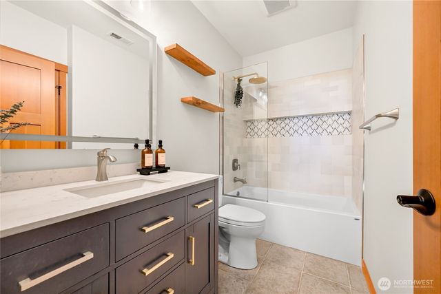 2010 Samish Crest Way, Bellingham, WA 98229