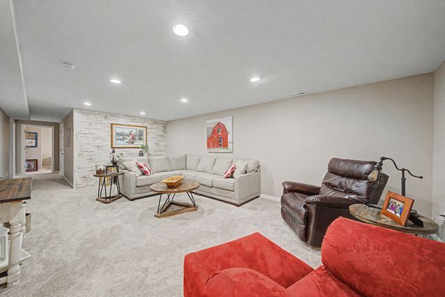 1636 25th Avenue SW, Altoona, IA 50009