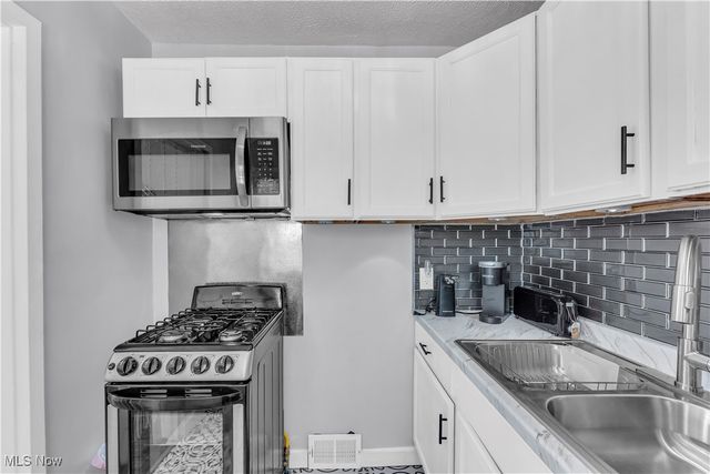 422 Clearview Drive J10, Euclid, OH 44123