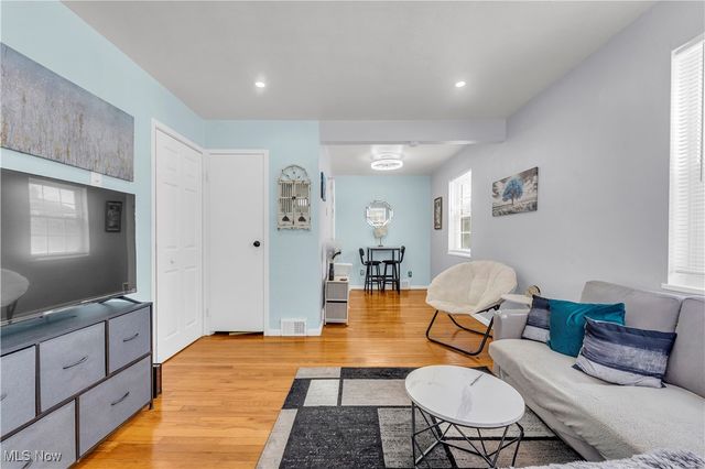 422 Clearview Drive J10, Euclid, OH 44123