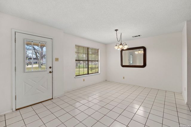 1309 E Zipp, New Braunfels, TX 78130