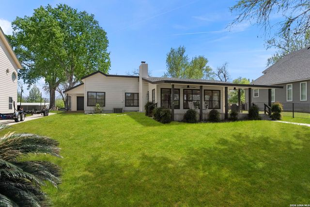 1309 E Zipp, New Braunfels, TX 78130