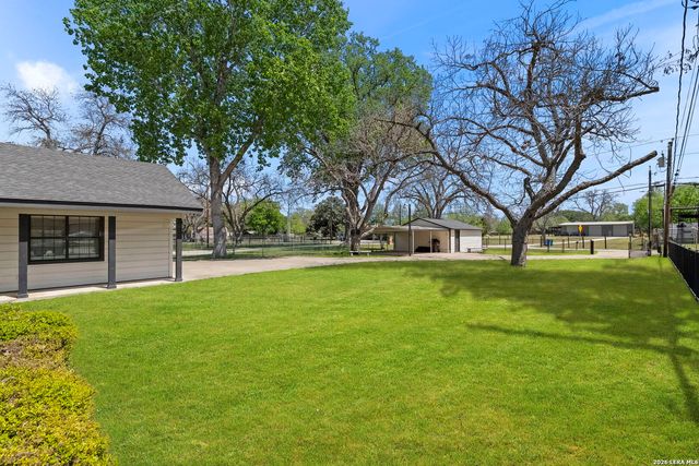 1309 E Zipp, New Braunfels, TX 78130