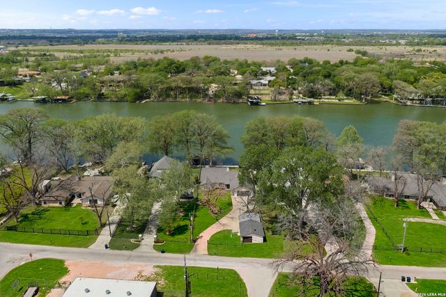 1309 E Zipp, New Braunfels, TX 78130