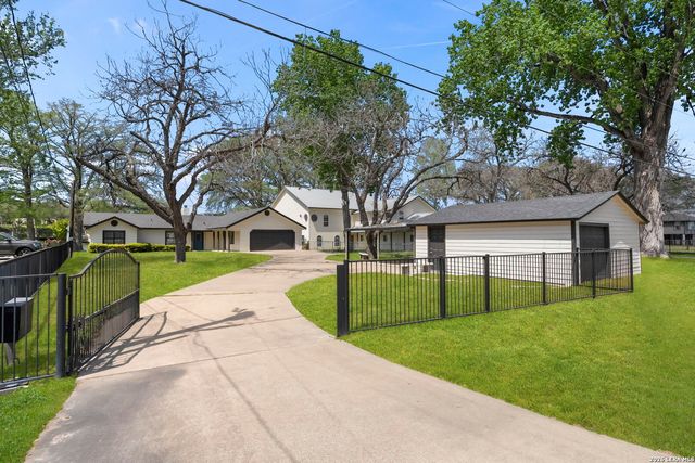 1309 E Zipp, New Braunfels, TX 78130