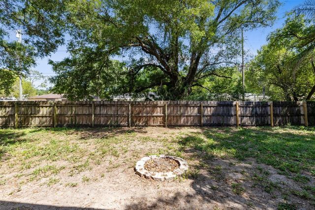 601 ARLINGTON COURT, Eustis, FL 32726