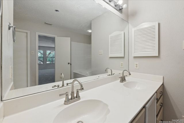 6714 Shadow Run, San Antonio, TX 78250